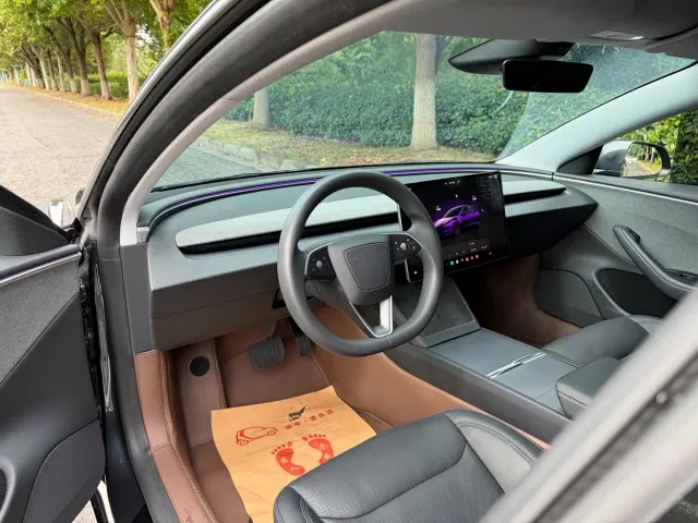 Tesla Model 3 — Фото автомобиля 9