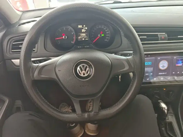 Volkswagen Lavida — Фото автомобиля 10