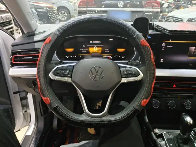 Volkswagen Lavida — Фото автомобиля 10