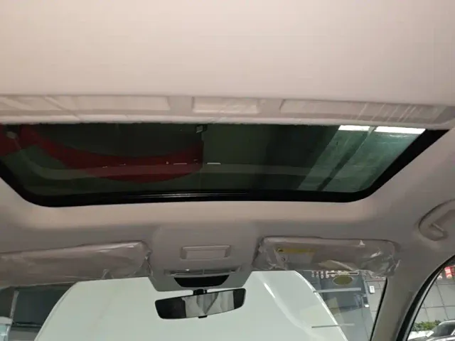 Roewe i5 — Фото автомобиля 17