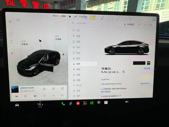Tesla Model 3 — Фото автомобиля 12