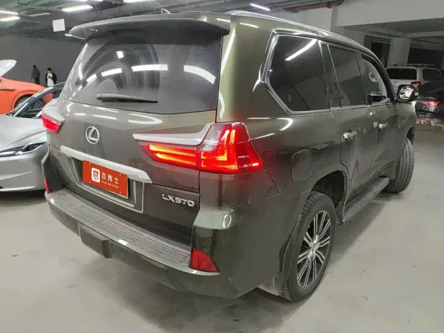Lexus LX — Фото автомобиля 2