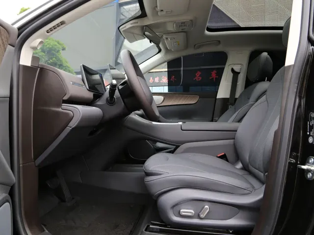 Leapmotor C11 — Фото автомобиля 14