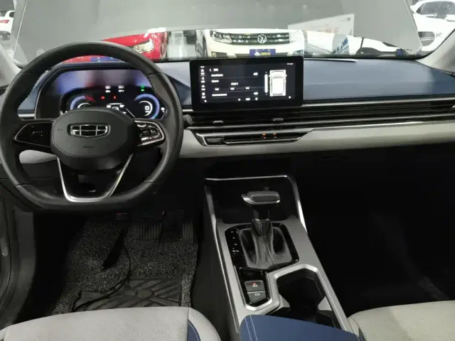 Geely Emgrand — Фото автомобиля 12