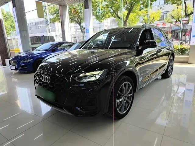 Фотография автомобиля — Audi Q5L