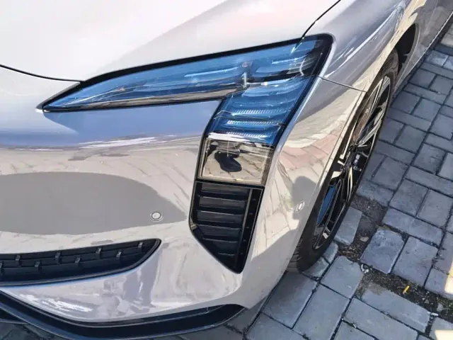 Hongqi EH7 — Фото автомобиля 5