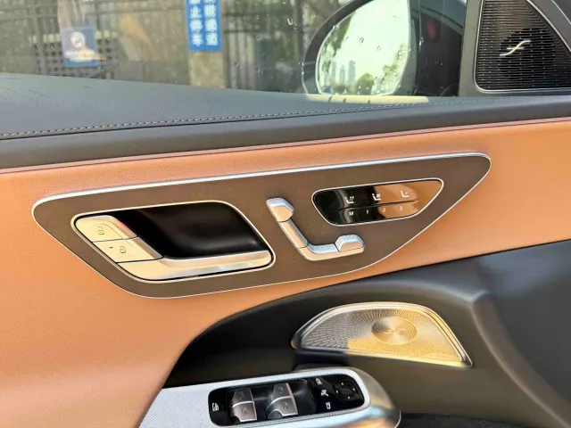 Mercedes-Benz E-Class — Фото автомобиля 4