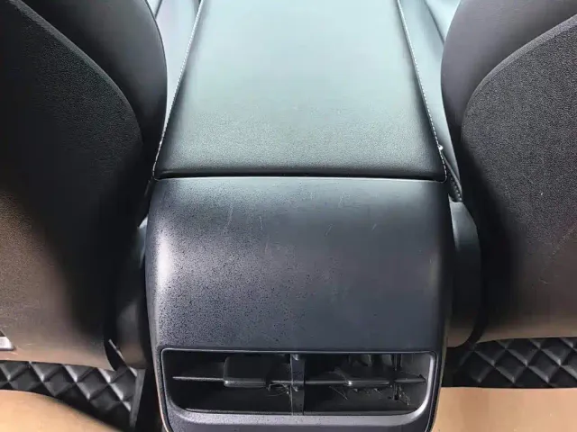 Tesla Model 3 — Фото автомобиля 10