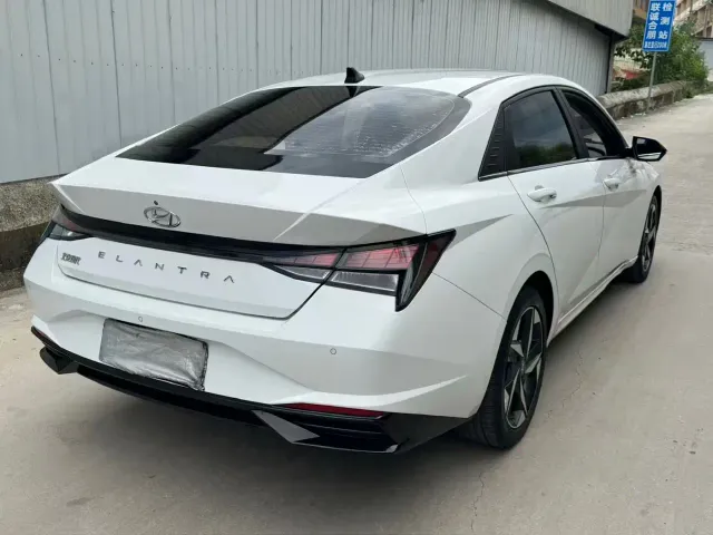Hyundai Elantra — Фото автомобиля 9