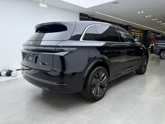 Li Auto L7 — Фото автомобиля 3