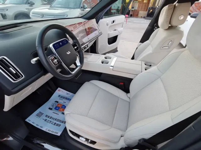 Li Auto L8 — Фото автомобиля 11