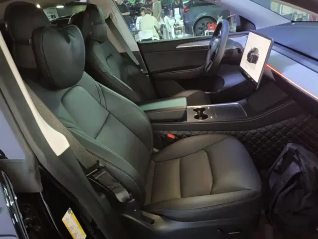 Tesla Model Y — Фото автомобиля 24
