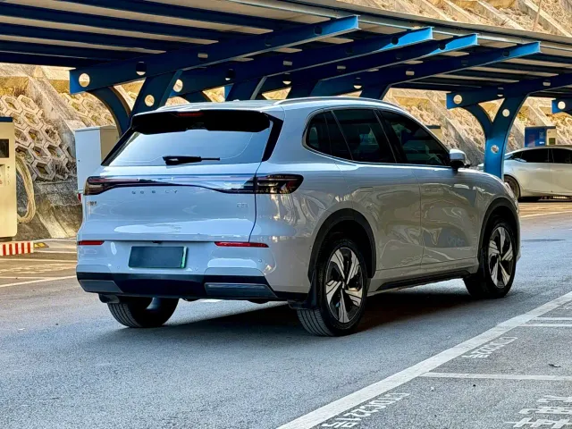 Geely Galaxy E5 — Фото автомобиля 4