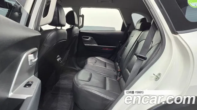 Kia Niro — Фото автомобиля 12