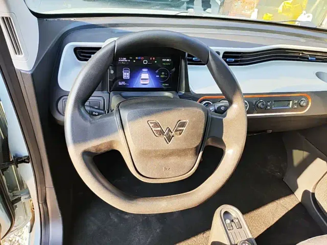 Wuling Hongguang Mini EV — Фото автомобиля 10