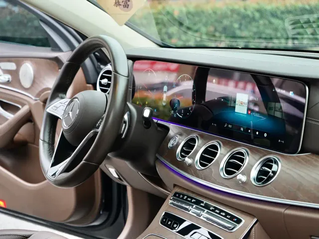 Mercedes-Benz E-Class — Фото автомобиля 17