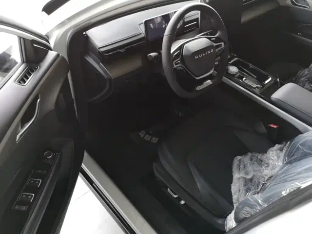Wuling Starlight — Фото автомобиля 15
