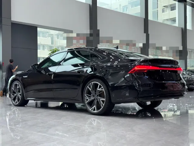 Audi A7L — Фото автомобиля 7