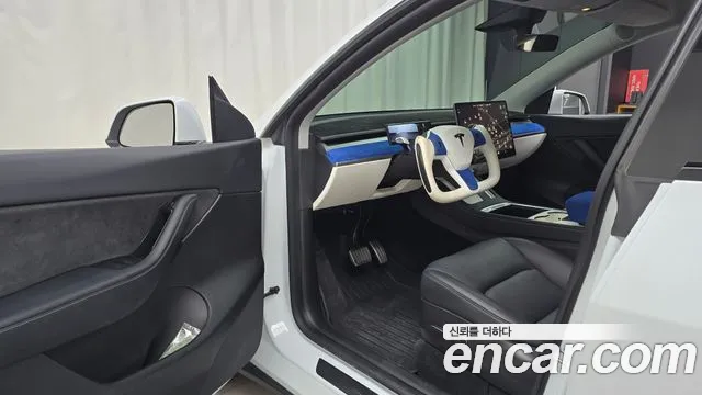 Tesla Model Y — Фото автомобиля 15