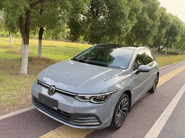 Фотография автомобиля — Volkswagen Golf