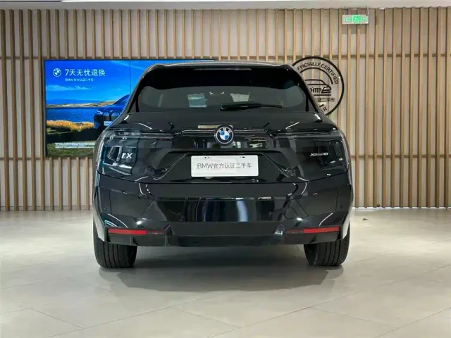 BMW iX — Фото автомобиля 7