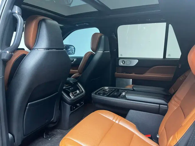 Lincoln Navigator — Фото автомобиля 13