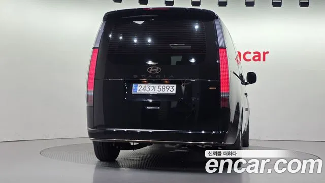 Hyundai Staria Staria 4WD Lounge 9 мест — Фото автомобиля 3