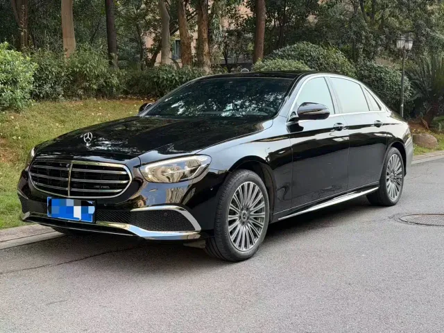 Фотография автомобиля — Mercedes-Benz E-Class