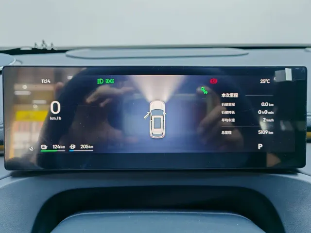 Geely Galaxy Starship 7 EM-i — Фото автомобиля 10