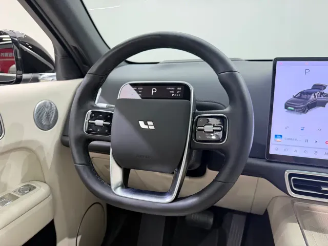 Li Auto L7 — Фото автомобиля 15