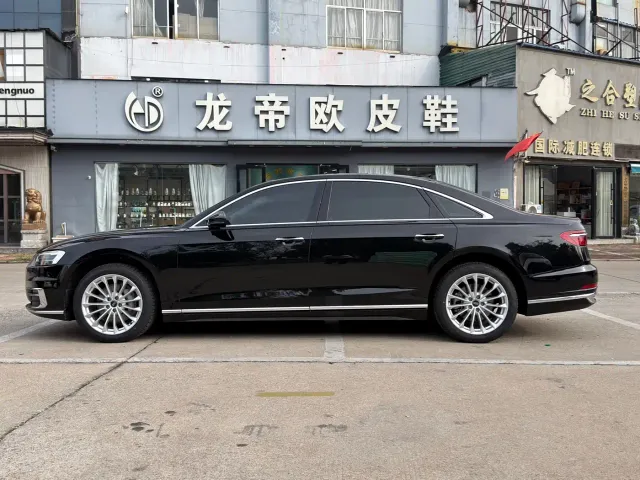Audi A8 — Фото автомобиля 3