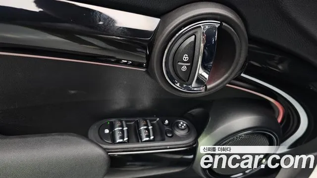 Mini Cooper Cooper 5 дверей Classic — Фото автомобиля 16