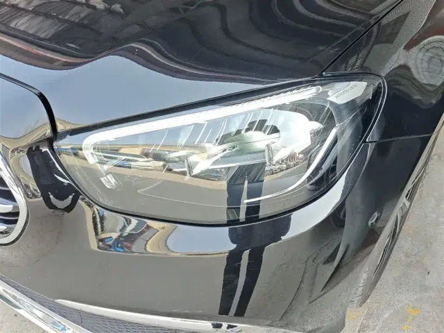 Mercedes-Benz E-Class — Фото автомобиля 23