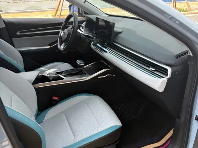 Geely Emgrand — Фото автомобиля 7