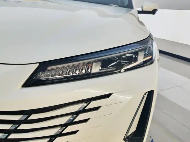 Changan Eado — Фото автомобиля 5