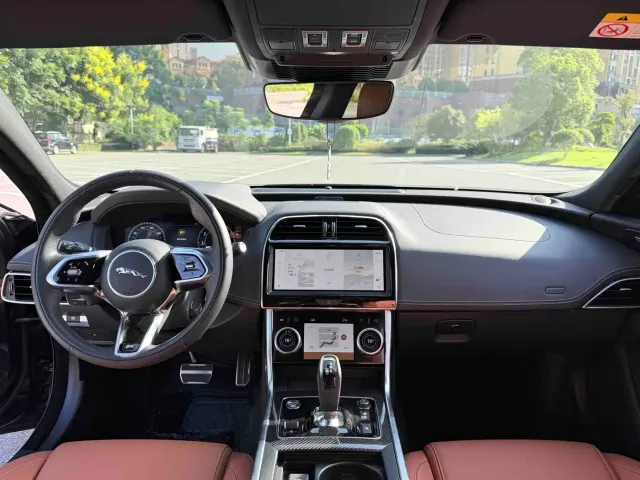 Jaguar XEL — Фото автомобиля 3