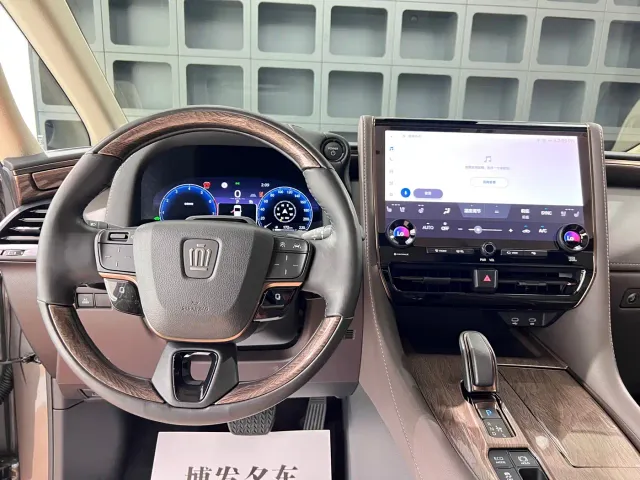 Toyota Vellfire — Фото автомобиля 25