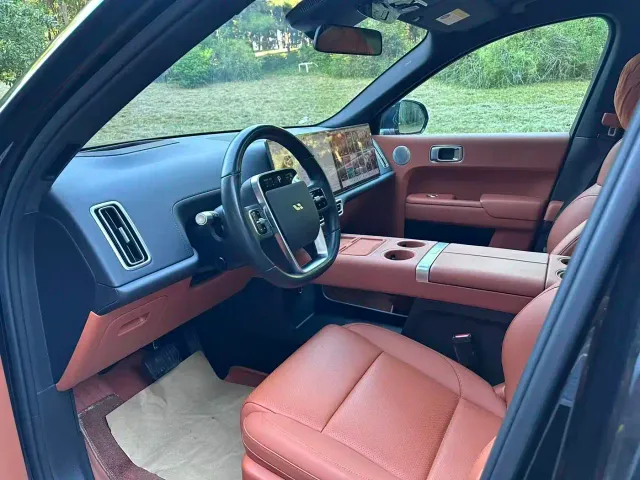 Li Auto L8 — Фото автомобиля 8