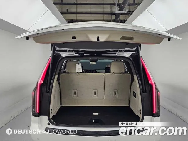 Cadillac Escalade — Фото автомобиля 19