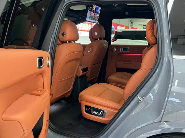 Li Auto L8 — Фото автомобиля 10