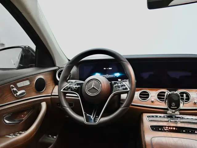 Mercedes-Benz E-Class — Фото автомобиля 13