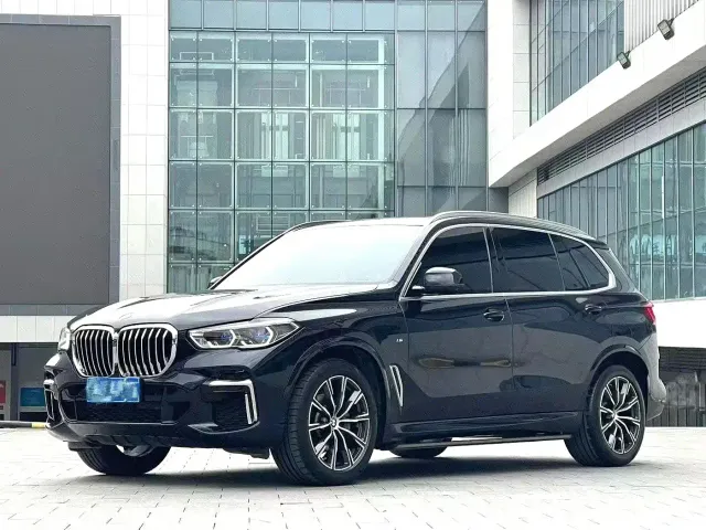 Фотография автомобиля — BMW X5