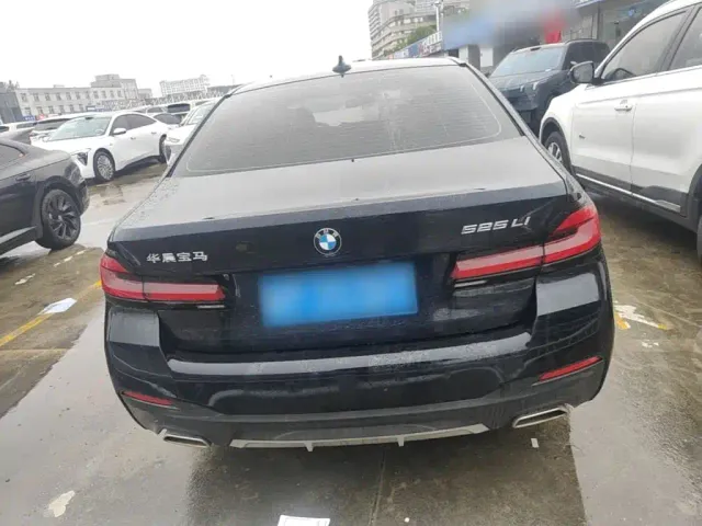 BMW 5 Series — Фото автомобиля 5