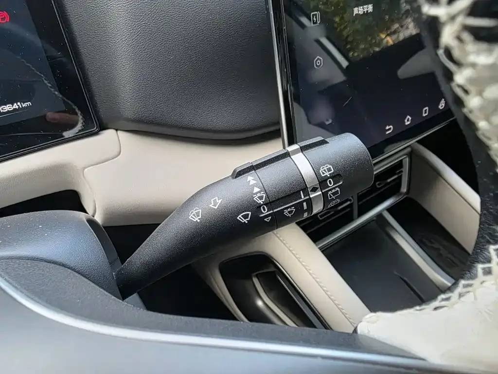 BYD Yuan UP 2024 401KM Leading Edition — Фото автомобиля 23