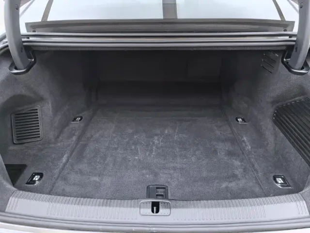Audi A8 — Фото автомобиля 12