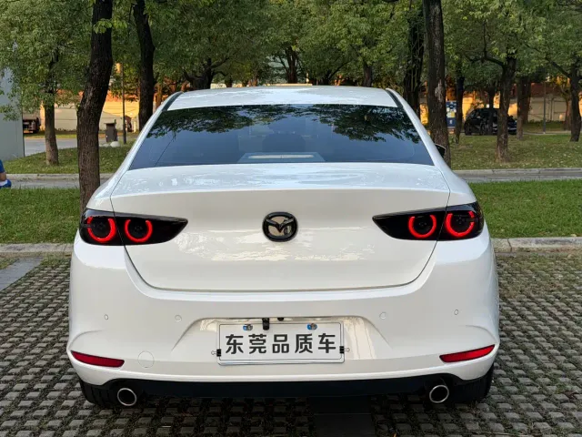 Mazda Axela — Фото автомобиля 6