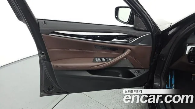 BMW 5 Series G30 — Фото автомобиля 13