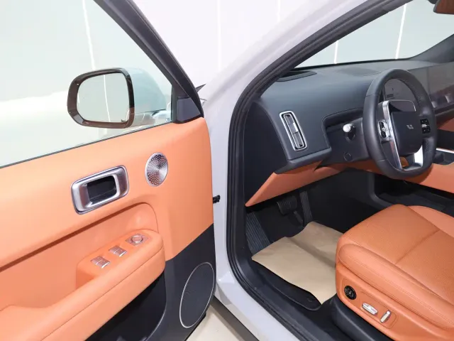 Li Auto L6 — Фото автомобиля 20