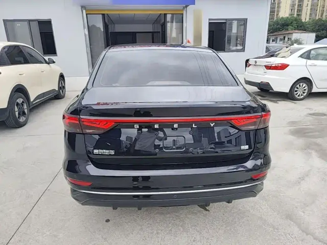 Geely Emgrand — Фото автомобиля 3