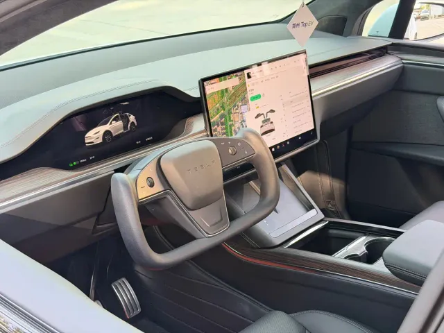 Tesla Model X — Фото автомобиля 7